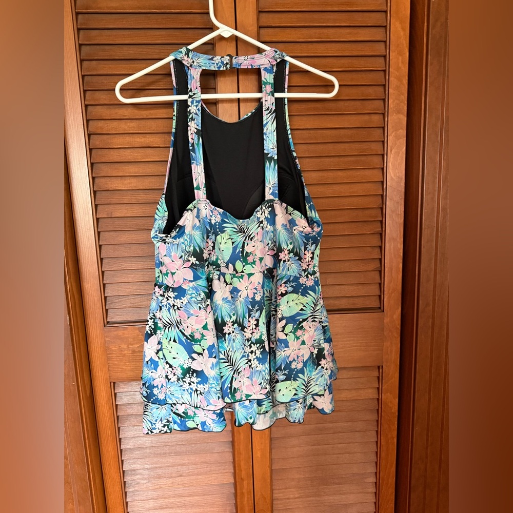 Floral swimsuit top with built in bra - Picture 2 of 4